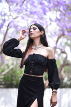 Load image into Gallery viewer, VW triple pearl necklace