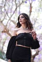 Load image into Gallery viewer, VW triple pearl necklace