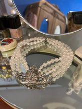 Load image into Gallery viewer, VW triple pearl necklace