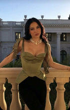 Load image into Gallery viewer, VW triple pearl necklace