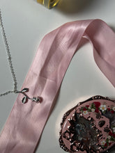 Load image into Gallery viewer, stainless steel Forever rose necklace
