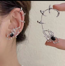 Load image into Gallery viewer, [ Halloween limited edition] Spider earcuff
