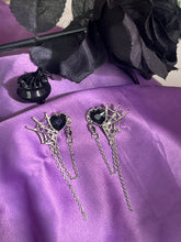 Load image into Gallery viewer, [Halloween Limited Edition] Spider queen earrings
