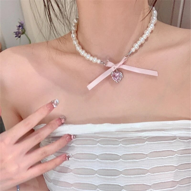 The pink bow necklace