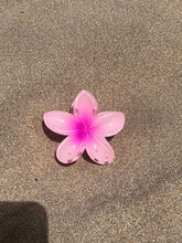 Load image into Gallery viewer, Hawaiian flower hair claw
