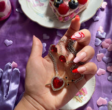 Load image into Gallery viewer, Heart shaker nails
