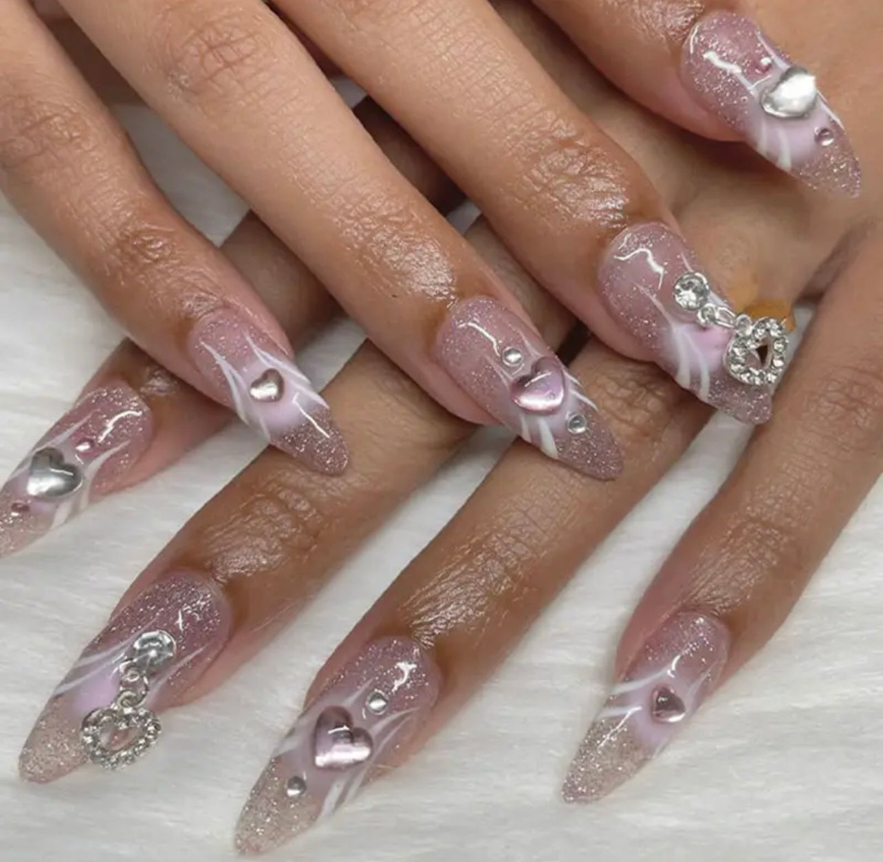 Bling bling heart nails